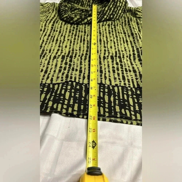 Habitat NEW! Flare,oversized top,PTP 22” sz medium , also have sm Green pullover - Picture 10 of 13